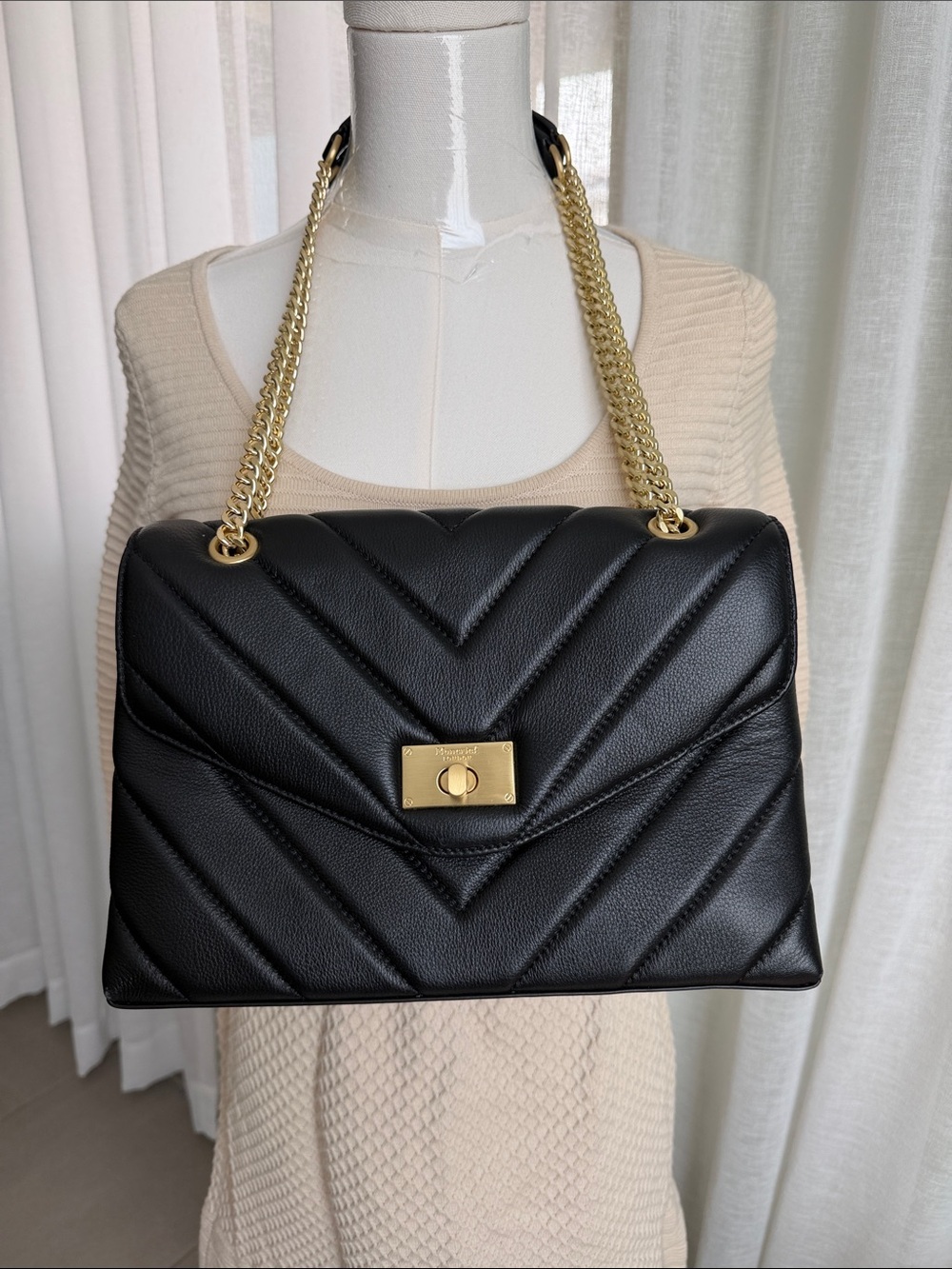 Moncrief London Soft leather Chevron Crossbody Bag with Gold Chain in Black EUC